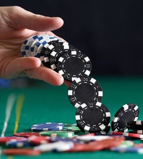 Tips to note while playing poker online