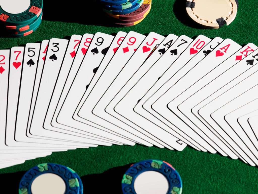 Important things need to consider while playing poker game